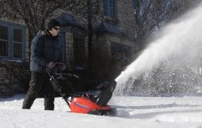 Briggs & Stratton Simplicity SI822EX benzínová jednostupňová sněhová fréza