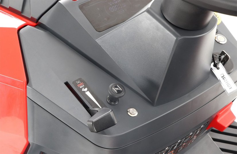 VeGA T92HD zahradní traktor