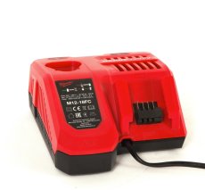 MILWAUKEE M12-18FC inteligentní nabíječka
