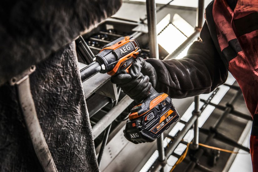 AEG BSS 18C12ZBLLI-402C aku rázový utahovák