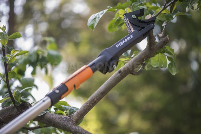 FISKARS QuikFit™ nožnice univerzálne, zastrihávač konárov