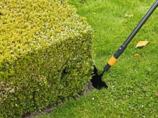 FISKARS QuikFit™ nůž na okraje trávníků